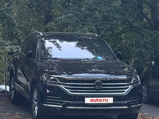 2021 Volkswagen Touareg III, чёрный, 7049000 рублей, вид 4