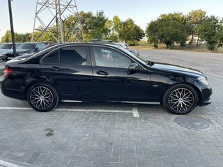 2011 Mercedes-Benz C-Класс 180 BlueEFFICIENCY III (W204), чёрный, 1440000 рублей, вид 3