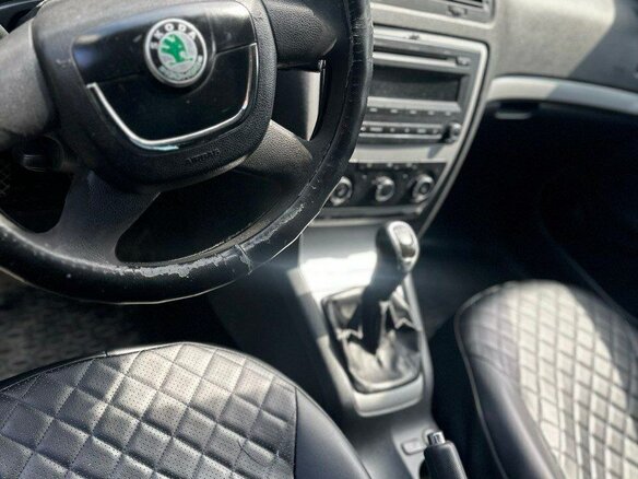 2013 Skoda Octavia II (A5) Рестайлинг, белый, 520000 рублей - вид 5