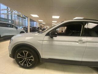 2020 Volkswagen Tiguan II, белый, 2590000 рублей, вид 4