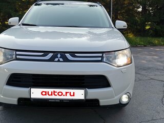 2013 Mitsubishi Outlander III, белый, 1730000 рублей, вид 2
