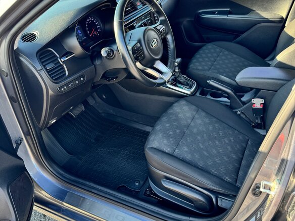 2020 Kia Rio IV, серый, 1550000 рублей - вид 6