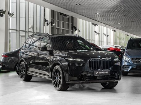 2025 BMW X7 40d I (G07) Рестайлинг, чёрный, вид 3