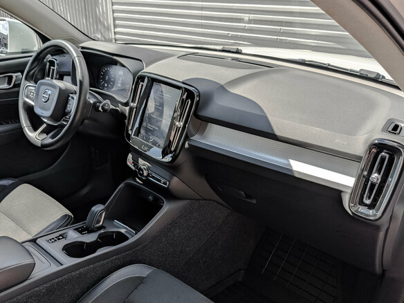 2020 Volvo XC40 I, белый - вид 13