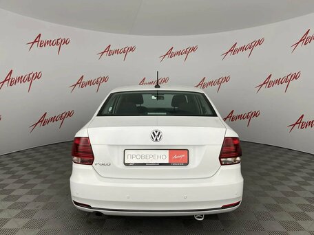 2018 Volkswagen Polo V Рестайлинг, белый, 1010000 рублей, вид 4