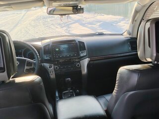 2010 Toyota Land Cruiser 200 Series, белый, 3000000 рублей, вид 4