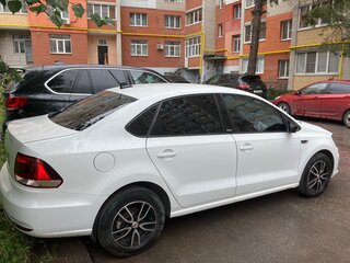 2018 Volkswagen Polo V Рестайлинг, белый, 1200000 рублей, вид 3