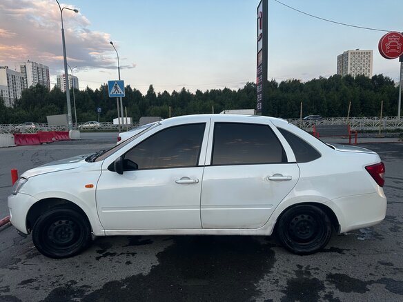 2013 Lada (ВАЗ) Granta I, белый, 320000 рублей - вид 1