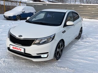 2015 Kia Rio III Рестайлинг, белый, 1100000 рублей, вид 2