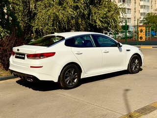 2019 Kia Optima IV Рестайлинг, белый, 1090000 рублей, вид 3