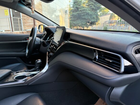 2022 Toyota Camry VIII (XV70) Рестайлинг, белый, 3800000 рублей - вид 12