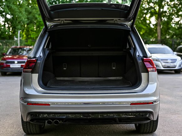 2018 Volkswagen Tiguan II, серебристый, 2180000 рублей - вид 14