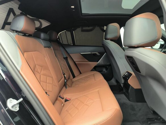 2025 BMW 5 серии 530i xDrive VIII (G60/G61/G68), чёрный, 9990000 рублей - вид 11
