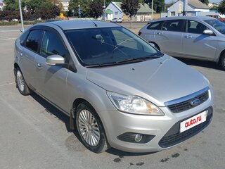 2010 Ford Focus II Рестайлинг, серебристый, 650000 рублей, вид 3