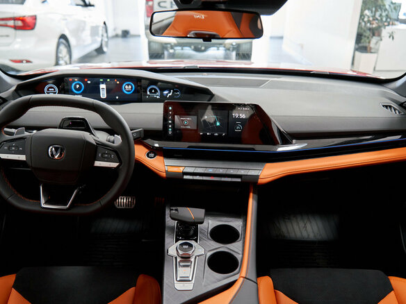 2024 Changan UNI-V I, красный, 3209900 рублей - вид 13