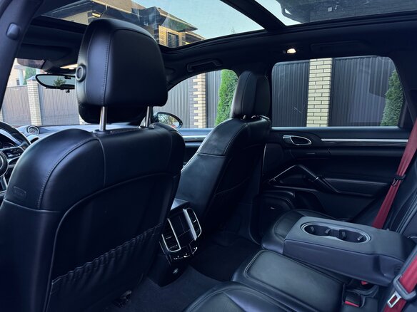 2016 Porsche Cayenne Diesel II Рестайлинг (958), красный, 4350000 рублей - вид 21