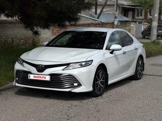 2018 Toyota Camry VIII (XV70), белый, 2100000 рублей, вид 2