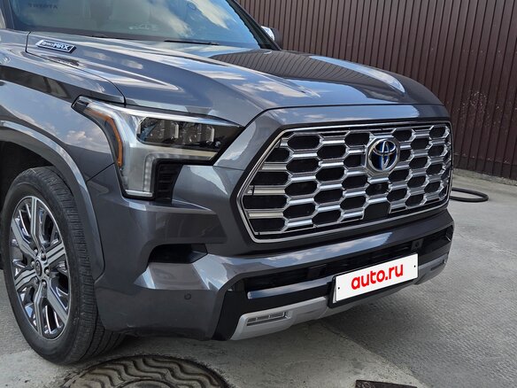 2023 Toyota Sequoia III, серый, 15000000 рублей - вид 5