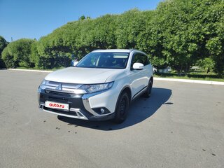2019 Mitsubishi Outlander III Рестайлинг 3, белый, 1860000 рублей, вид 2