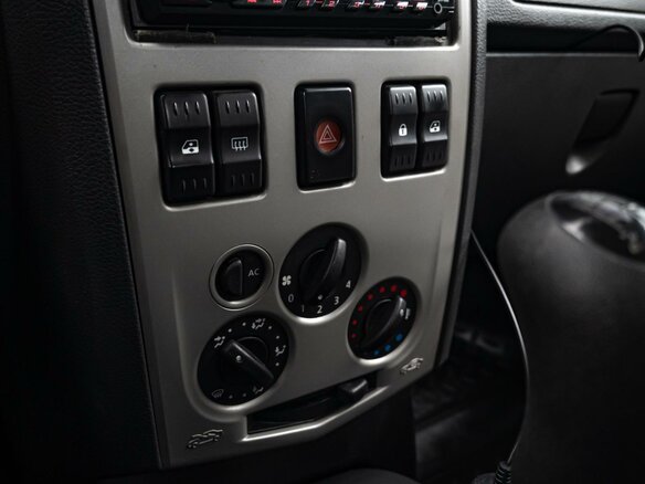 2009 Renault Logan I, чёрный - вид 12