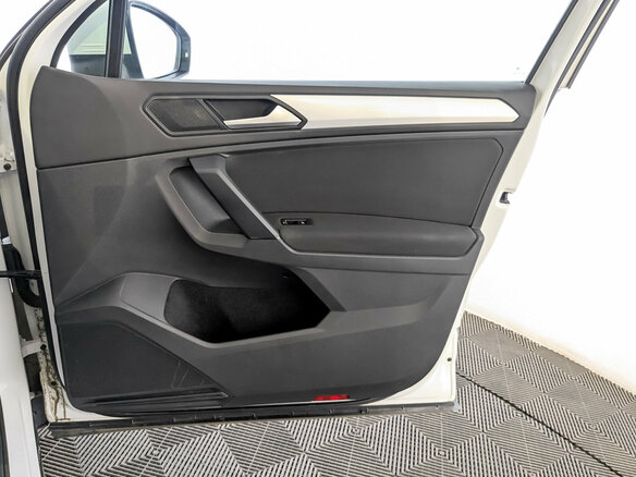 2021 Volkswagen Tiguan II Рестайлинг, белый, 2999000 рублей - вид 24