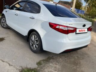 2013 Kia Rio 5-speed III, белый, 785000 рублей, вид 4