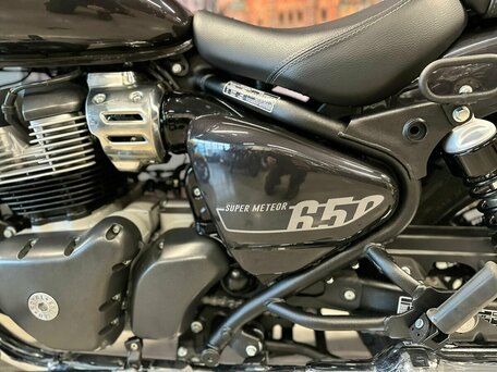 2025 Royal Enfield Super Meteor, чёрный, 755000 рублей, вид 4