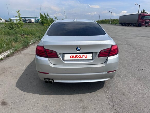 2012 BMW 5 серии 520i VI (F10/F11/F07), серебристый, 1600000 рублей - вид 4