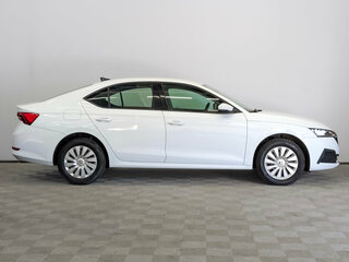2021 Skoda Octavia IV (A8), белый, 2280000 рублей, вид 4