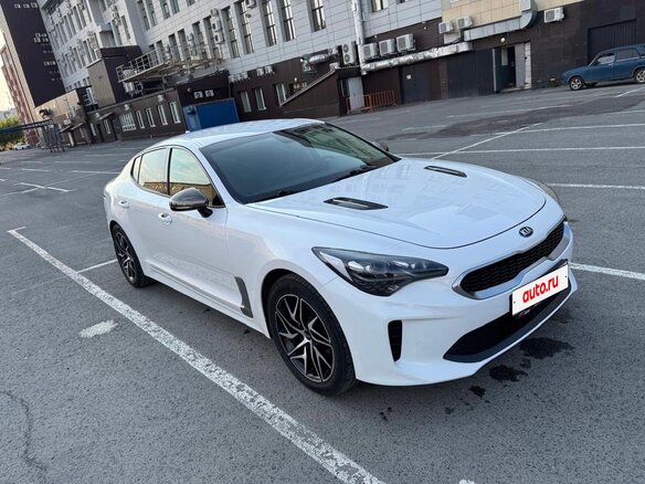 2021 Kia Stinger I Рестайлинг, белый, 3150000 рублей