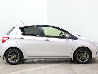 2019 Toyota Vitz III (XP130) Рестайлинг, серый, 935000 рублей, вид 4