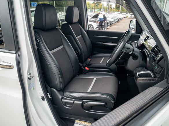 2017 Honda Stepwgn V, белый - вид 10