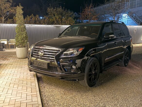 2011 Lexus LX 570 III, чёрный, 3650000 рублей