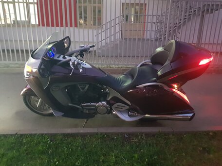 2008 Victory Vision Tour, красный, 700000 рублей, вид 2
