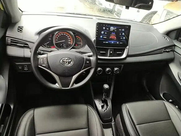 2022 Toyota Yaris IV, жёлтый, 1050099 рублей - вид 6