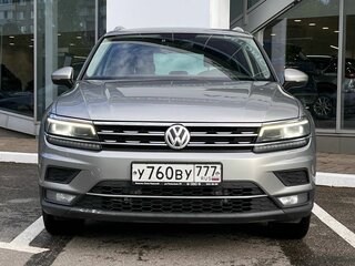 2017 Volkswagen Tiguan II, серебристый, 2175000 рублей, вид 2