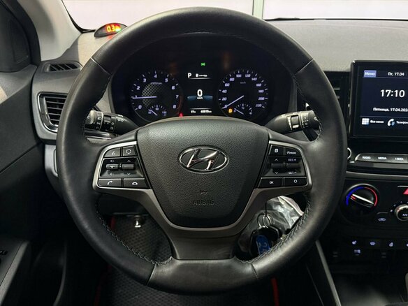 2021 Hyundai Solaris II Рестайлинг, серебристый, 1375000 рублей - вид 8
