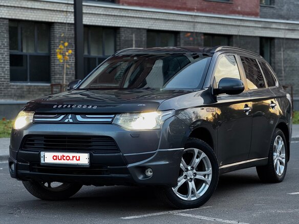 2013 Mitsubishi Outlander III, серый - вид 1