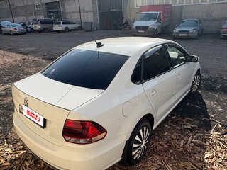 2017 Volkswagen Polo V Рестайлинг, белый, 930000 рублей, вид 3