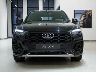 2025 Audi Q5 L 45 TFSI II (FY) Рестайлинг, чёрный, 6370700 рублей, вид 2
