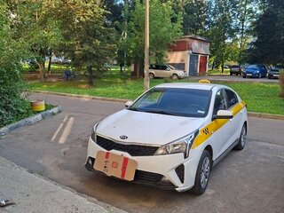 2021 Kia Rio IV Рестайлинг, белый, 1000000 рублей, вид 1