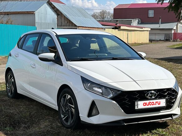 2021 Hyundai i20 MHEV III, белый, 1580000 рублей - вид 2