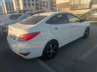 2016 Hyundai Solaris I Рестайлинг, белый, 600000 рублей, вид 4