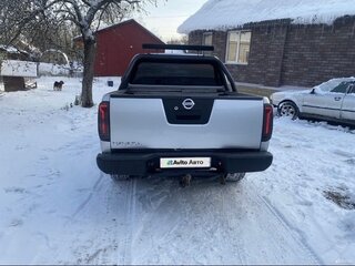 2006 Nissan Navara (Frontier) III (D40), серебристый, 800000 рублей, вид 2
