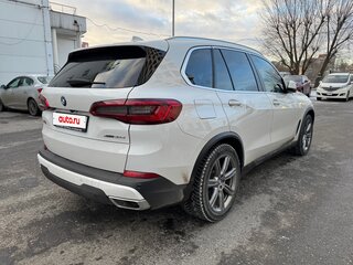 2019 BMW X5 30d IV (G05/G18), белый, 4850000 рублей, вид 3
