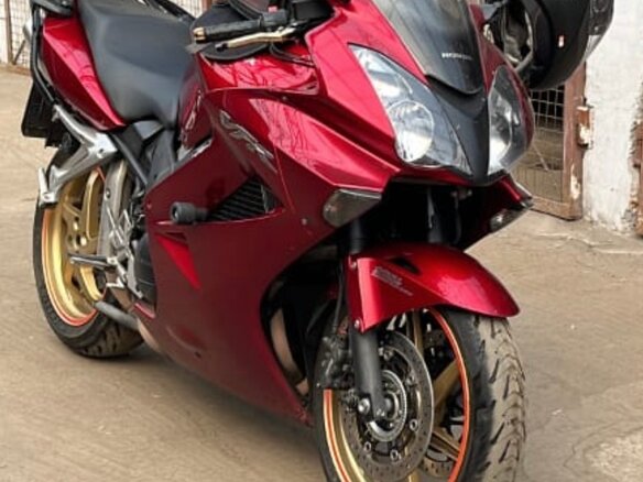 2010 Honda VFR 800, красный, 600000 рублей - вид 6