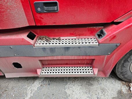 2004 Volvo N, красный, 4500000 рублей, вид 4
