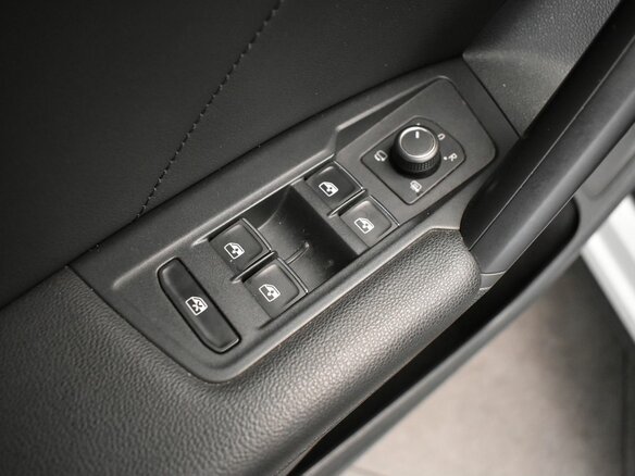 2019 Volkswagen Tiguan II, белый - вид 13