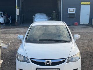 2010 Honda Civic VIII Рестайлинг, белый, 750000 рублей, вид 2