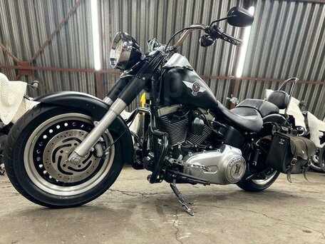 2010 Harley-Davidson Fat Boy, чёрный, 1190000 рублей, вид 2
